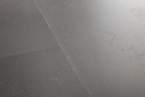 Виниловый пол Quick-Step Ambient Glue Plus Шлифованный бетон серый AMGP40140 фото в интерьере